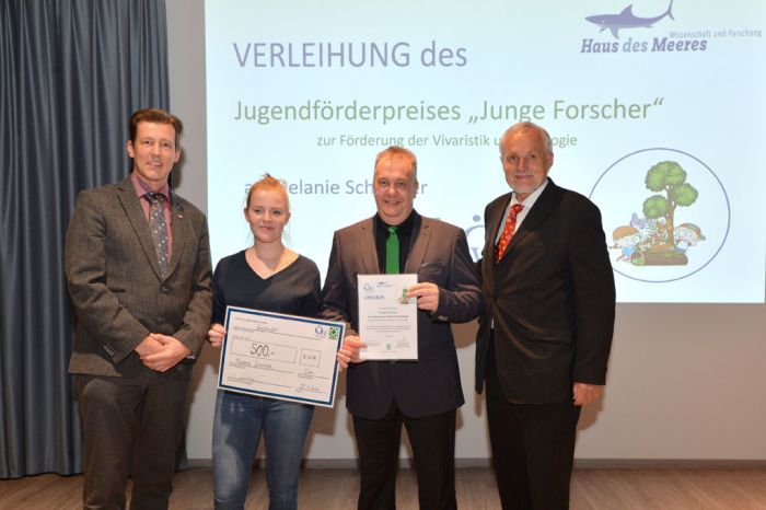 Jugendpreis "Junge Forscher" für Melanie Schwayer (v.l.n.r: A.Schramm, M. Schwayer, S. Roehl, W. Hödl)