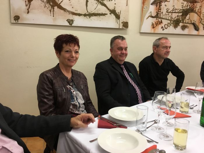 Regina Gabler, Sven Röhl von JBL und Dr. Anton Lamboj, Chefredakteur ATA